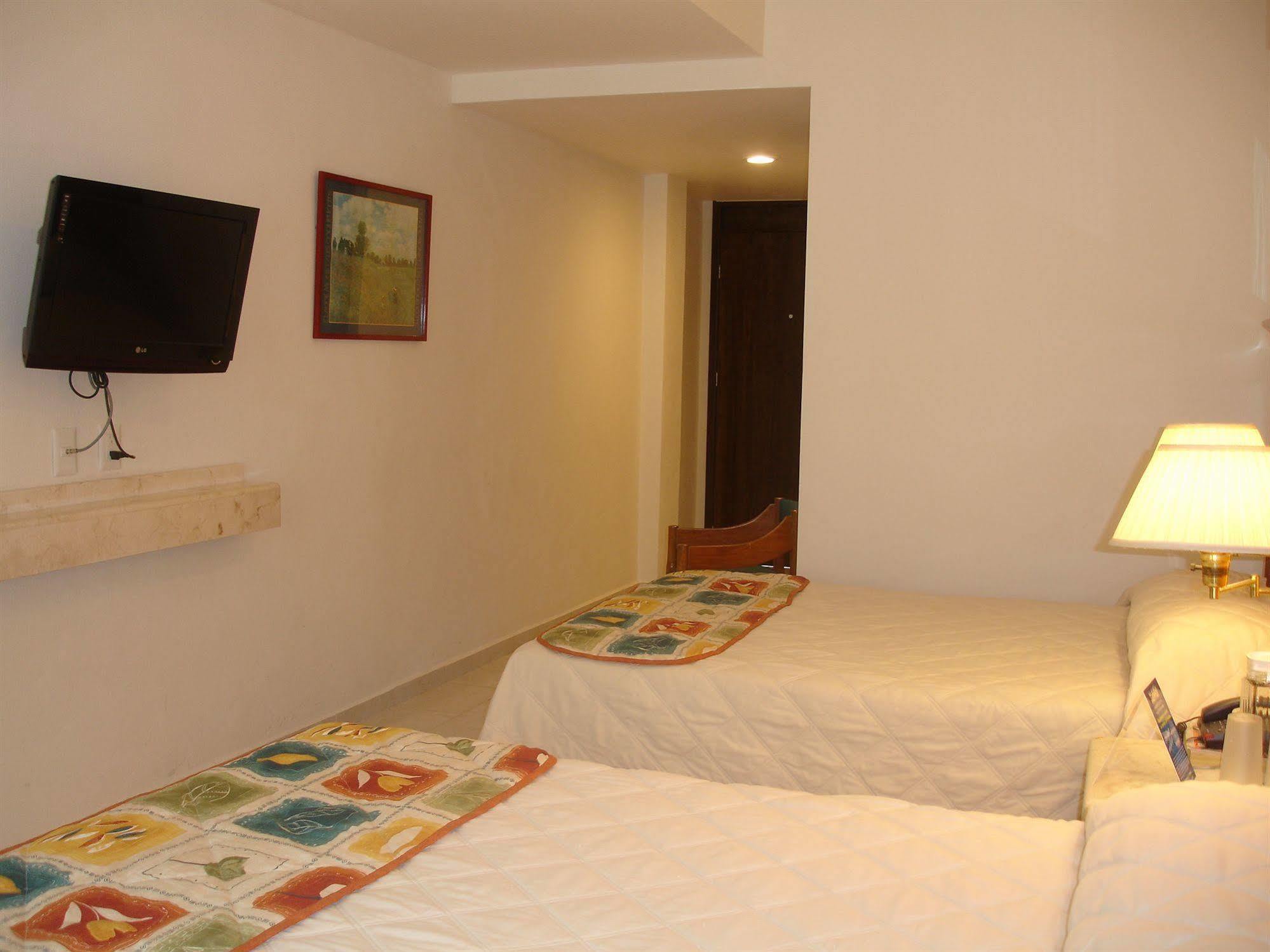 Hotel Y Suites Nader Cancún Exterior foto