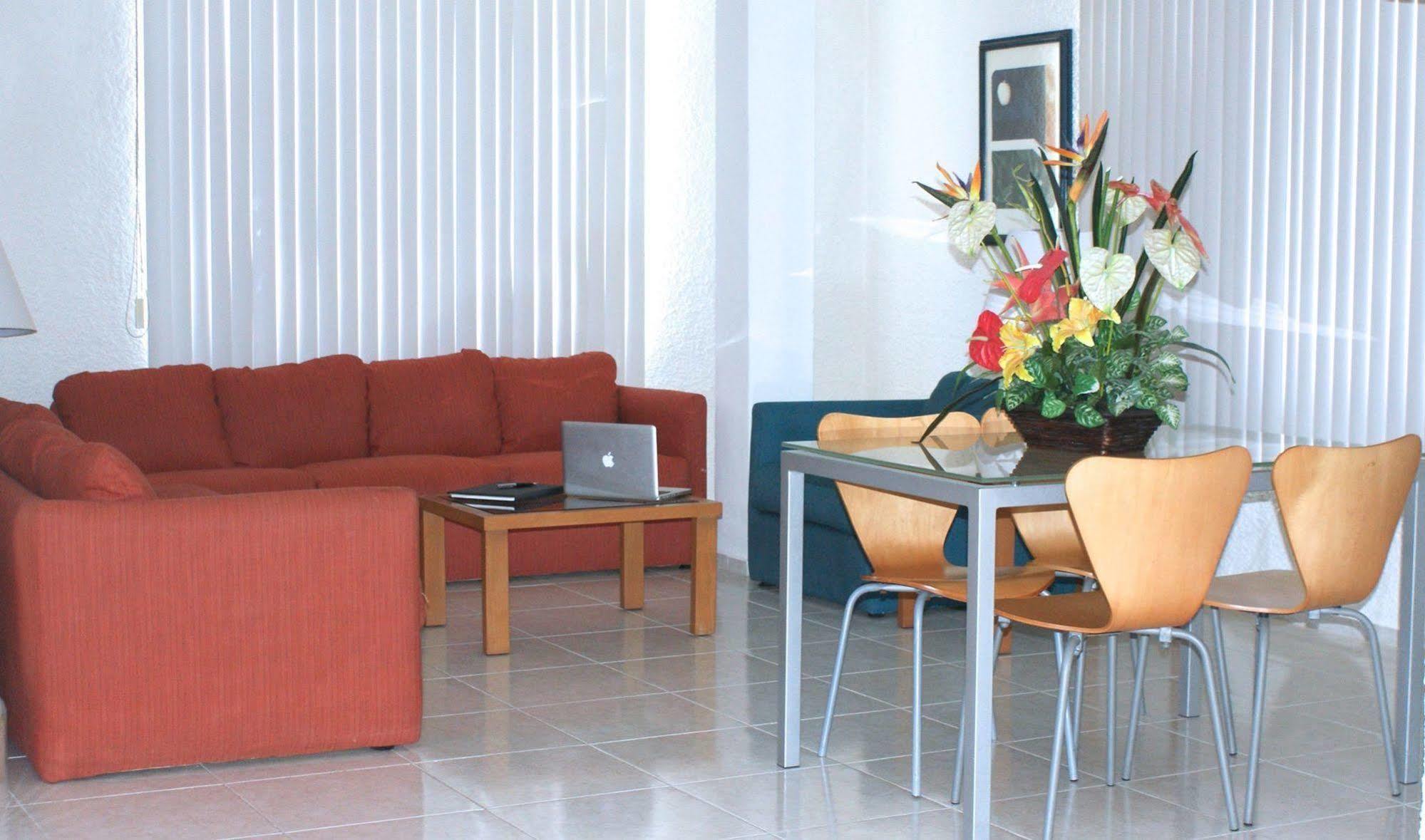 Hotel Y Suites Nader Cancún Exterior foto